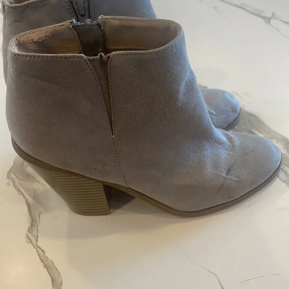 Banana Republic Ankle booties, size 7, Taupe, Tan, Chunky 4 inch heel - Picture 13 of 15